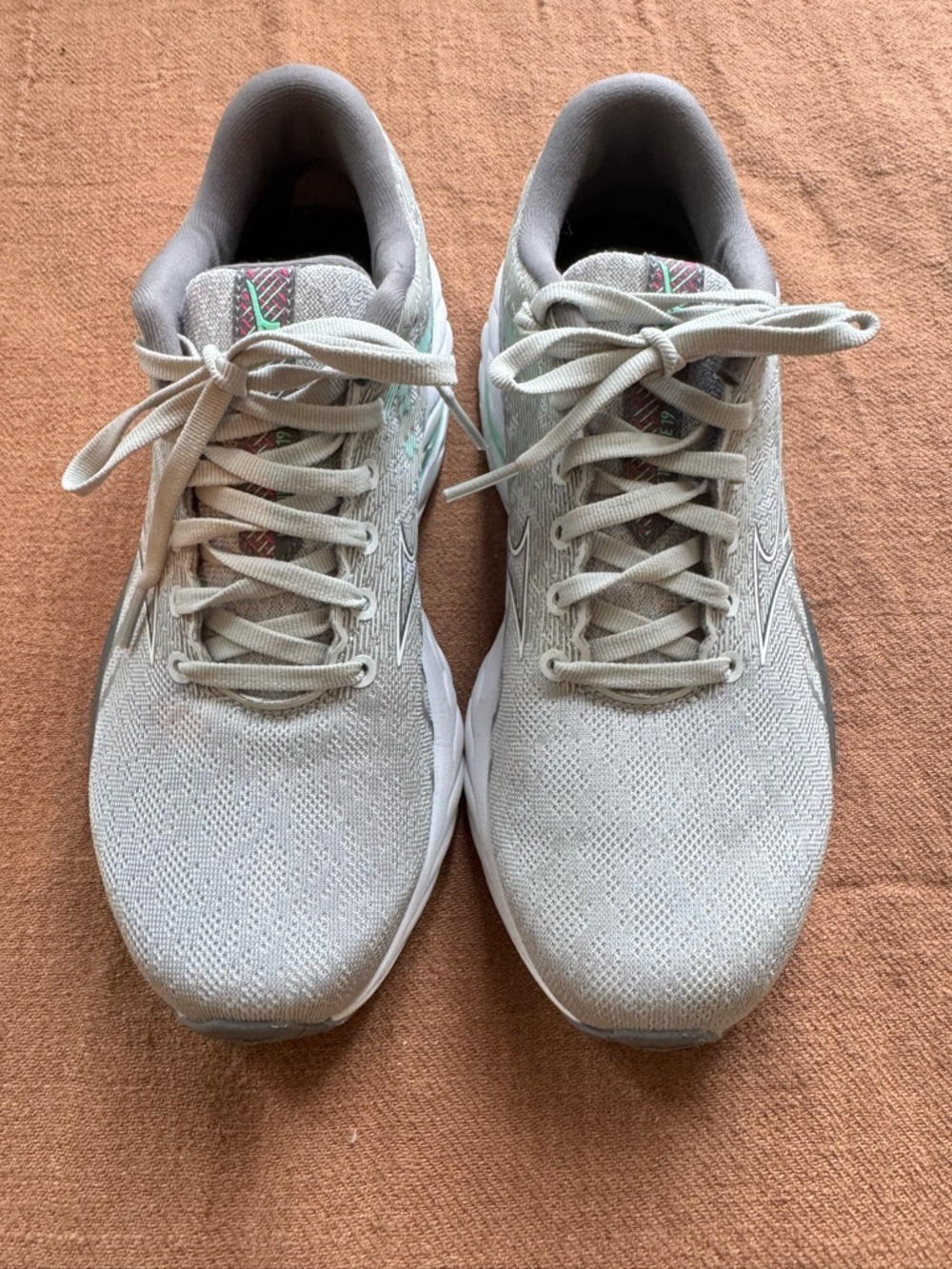 Mizuno Women's Light Gray Sneakers with Mint Highlights
